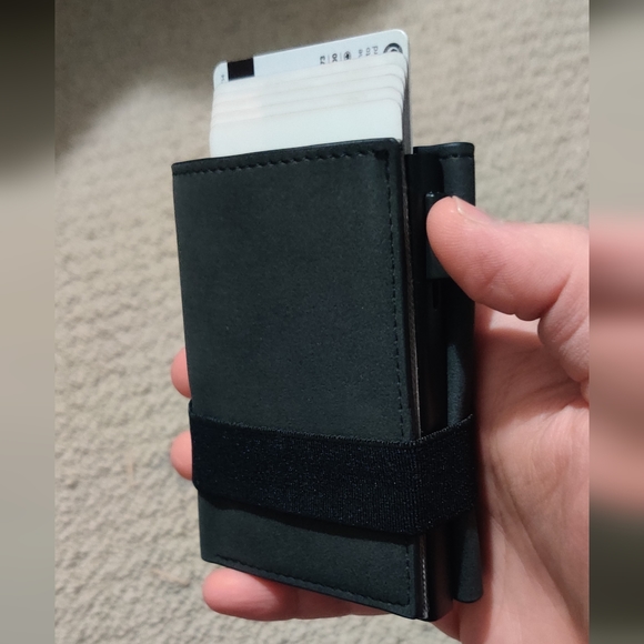 Pop Up Wallet - Picture 2 of 4